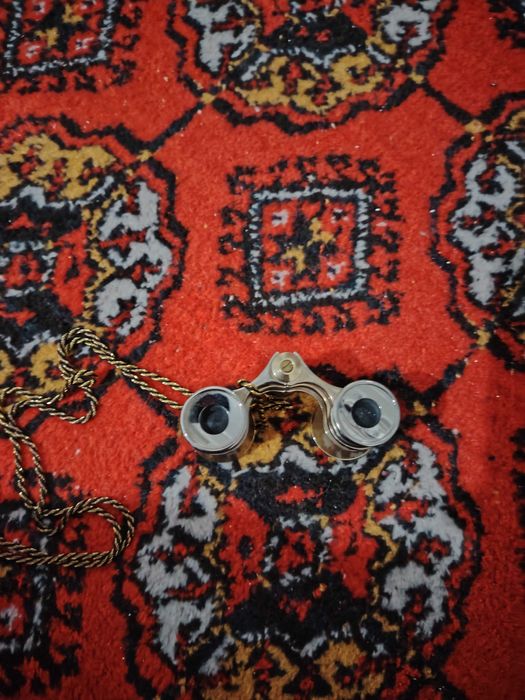 Продаю театральный бинокль состояние отличная