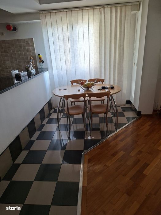 Vand apartament cu 3 camere, lift și confort sporit — fotografia 3