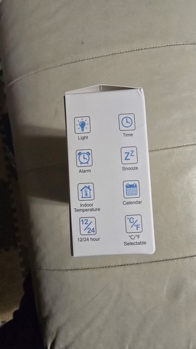 Модерен LED цифров будил ник-часовник, температура

календар

| Регул