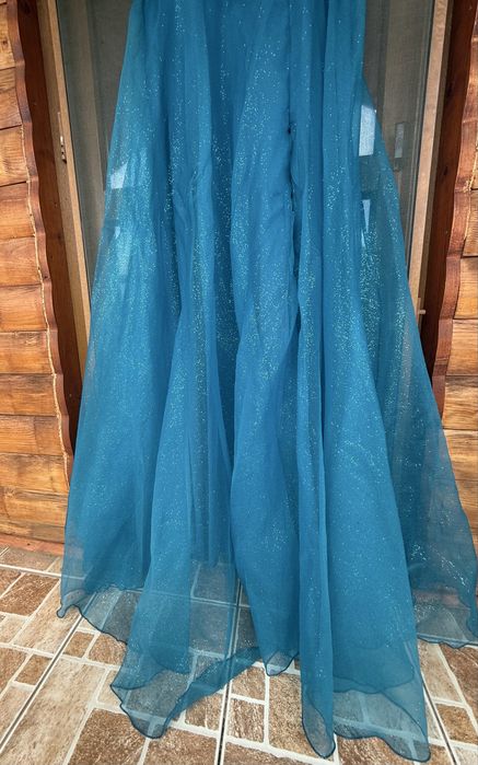 Rochie lunga albastra cu sclipici din tul