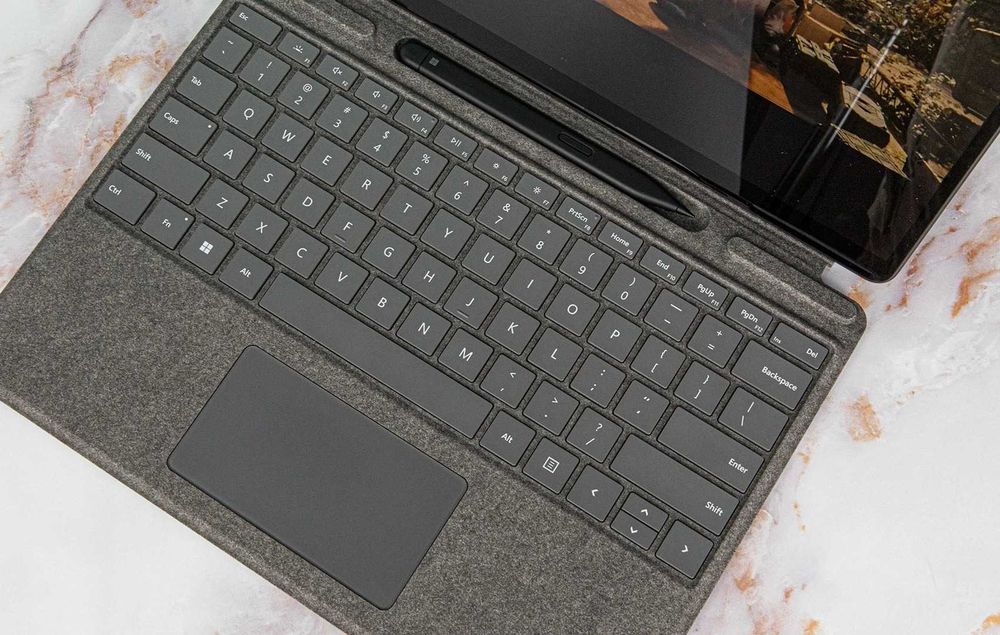 Microsoft Surface Pro 8 (i5 / 8 GB / 256 GB SSD) + Keyboard + Pen