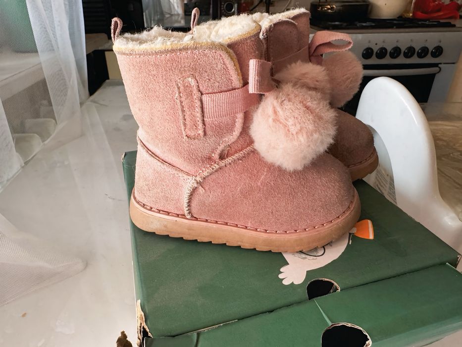 Продам угги для девочки 22р.