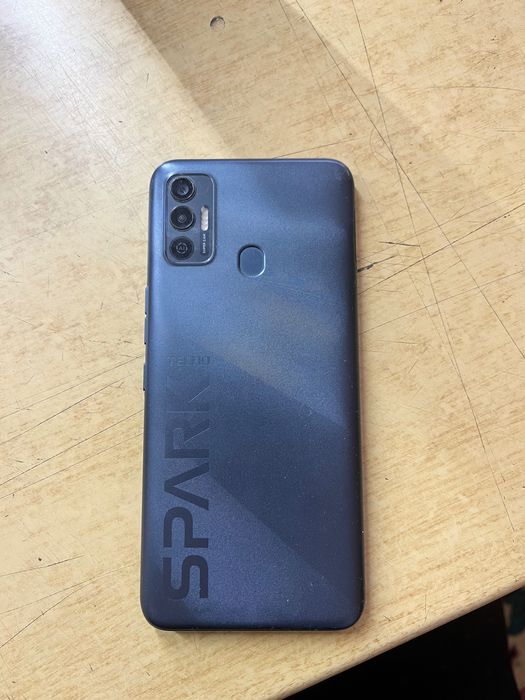 Продам телефон Tecno Spark 7