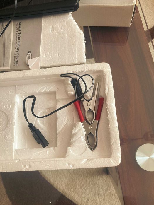 Соларно зарядно за батерии/акумулатори