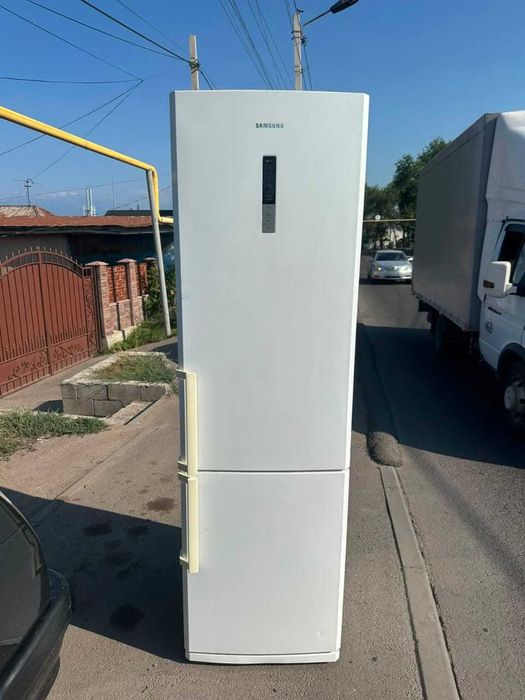 Холодильник SAMSUNG  No Frost  в хорошем рабочем состояние