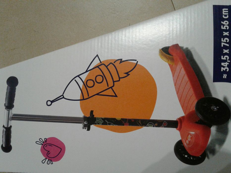 Trotineta cu 3 roti (2 pe fata), inaltime ghidon regl, h65-75cm, noua