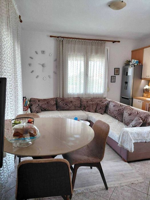 Продава двуетажна къща 92 м2 с двор 400 м2 в Паралия Каряни, Гърция