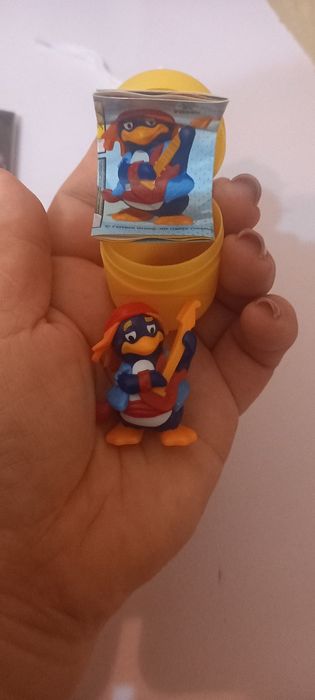 Киндер сюрприз пингвин