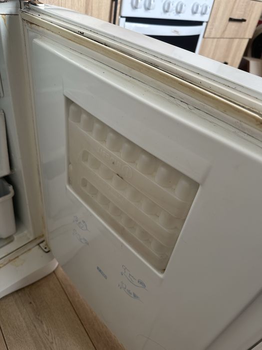 Продам Холодильник INDESIT