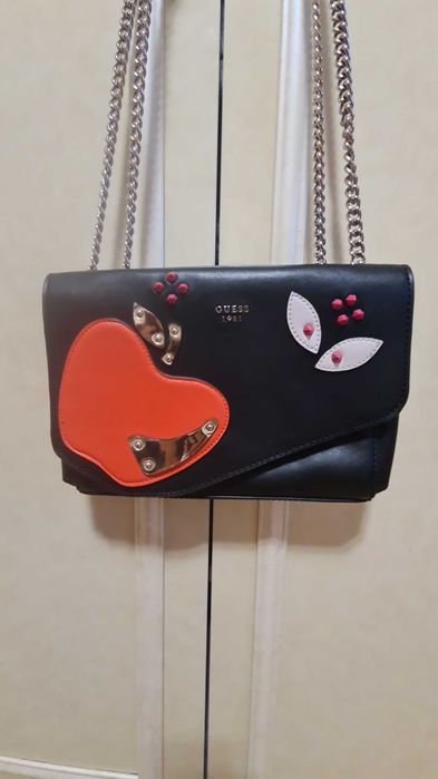 Дамска чанта GUESS