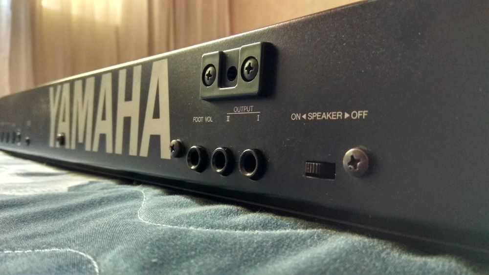 Професионален синтезатор Yamaha DX27S