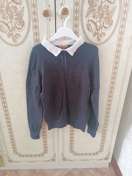 Қыз баланың киімдері сатылады