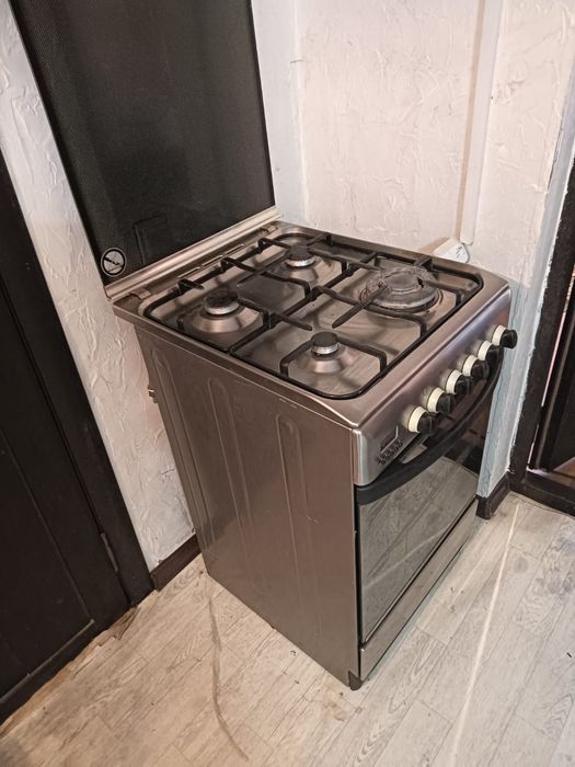 Продам газ плиту