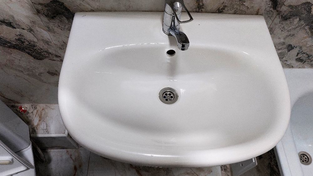 Раковина на ножке