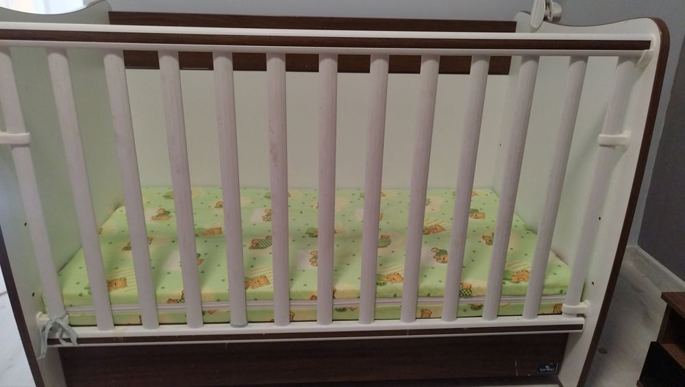 Детска кошара Lorelli с люлеещ механизъм