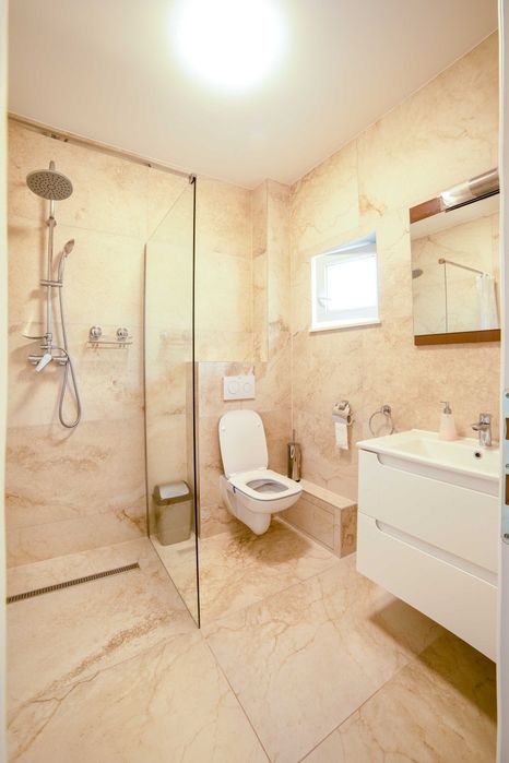 Inchiriez apartament in regim hotelier