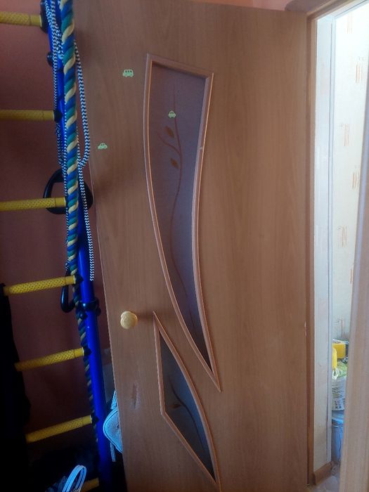 Продам межкомнатные двери б/у