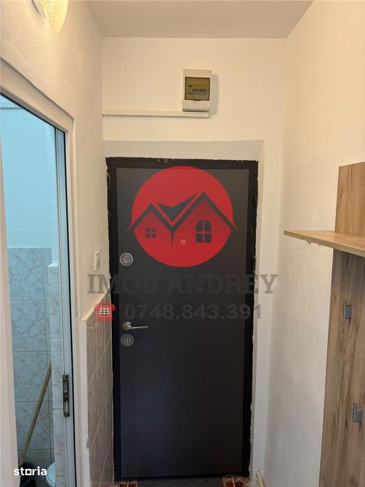Garsoniera de vanzare in Vest, etaj 3