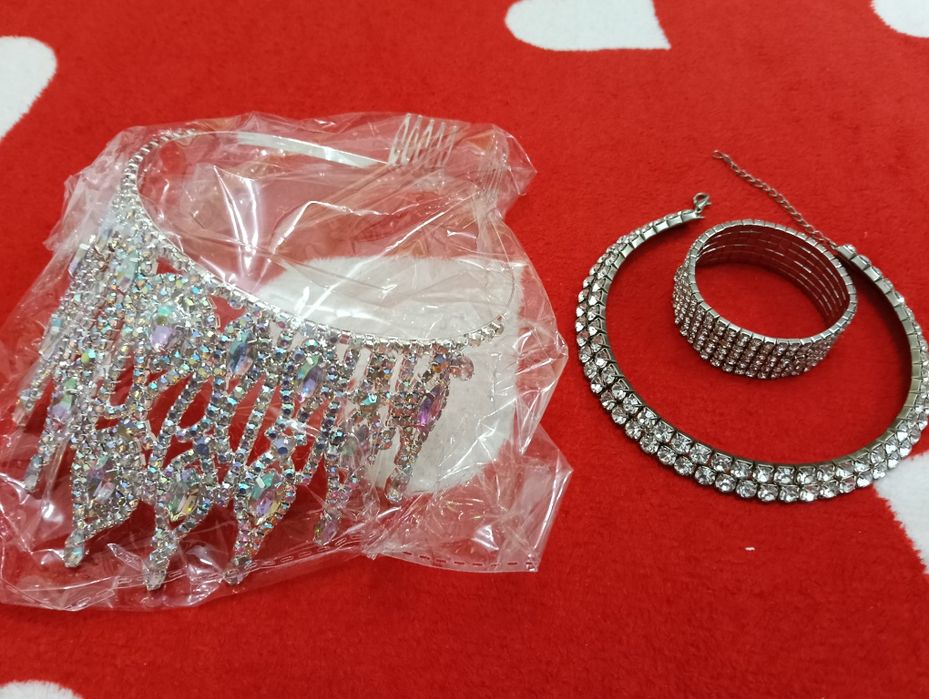 Gablonțuri, Coroniță, Colier, brățară 225 lei!