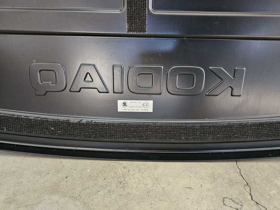 Skoda Kodiaq Шкода Кодиак ОРИГИНАЛНА Стелка багажник