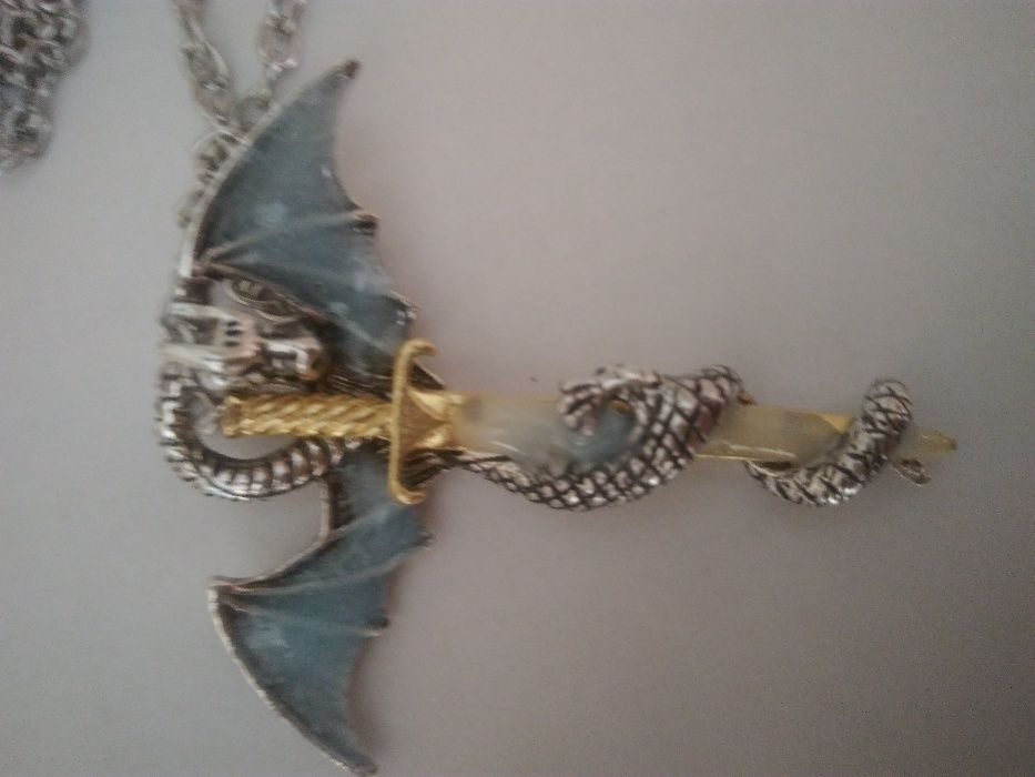 Game Of Thrones колие светещо в тъмното(зелена или синя светлина)