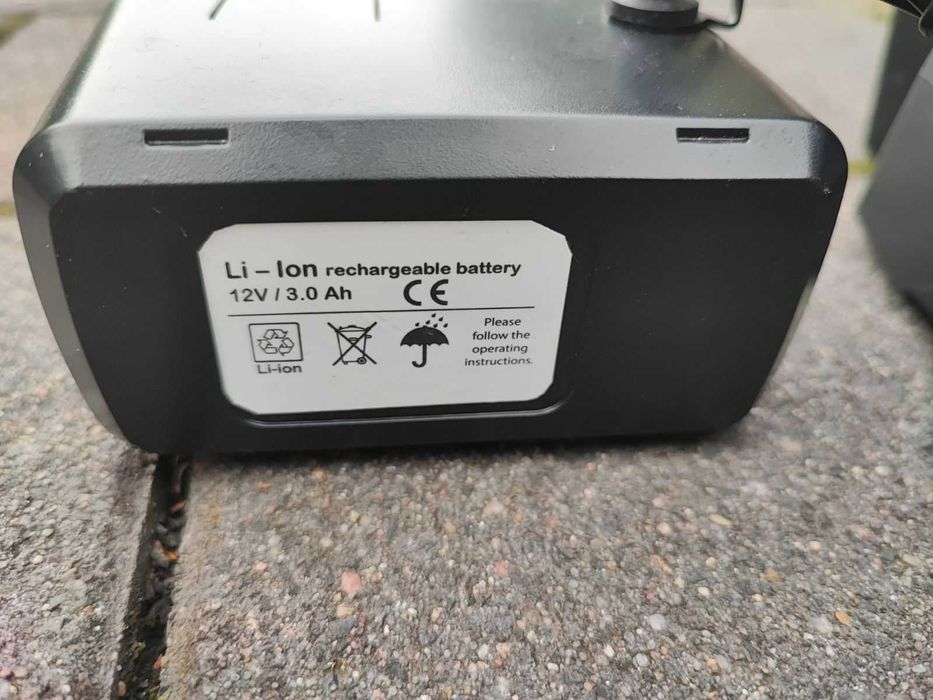 Acumulator Li-Ion 12V (3Ah) 100% nou + încărcător pentru scule Bosch