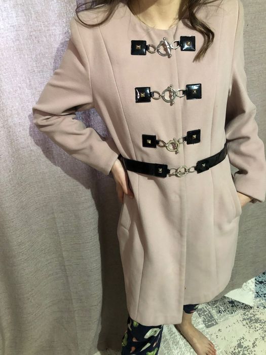 Женское Пальто светло-розового цвета б/у