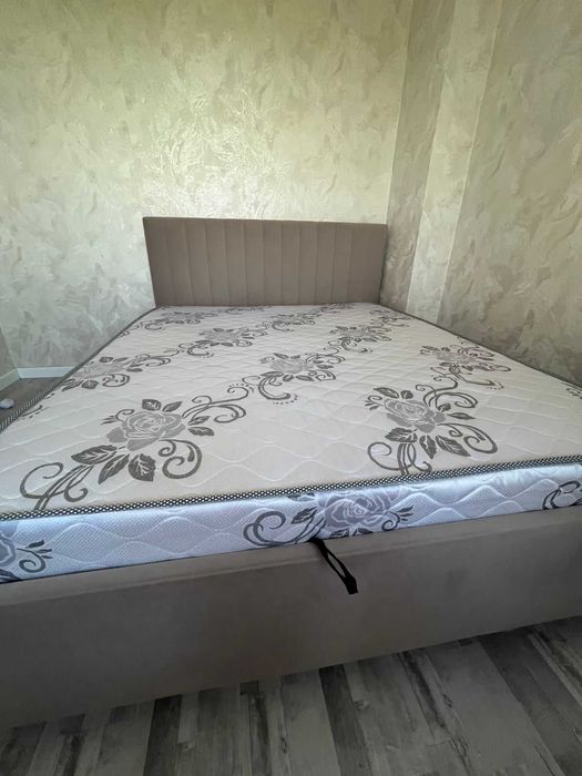 Продаю двуспальную кровать