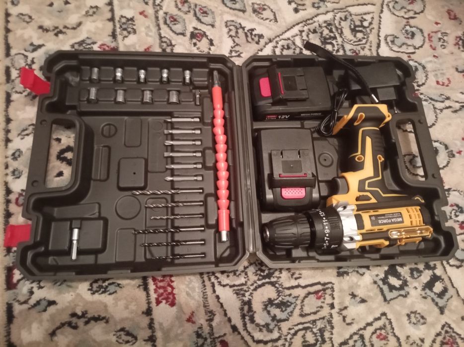 Продам шуруповерт MEGA FORCE полный комплект