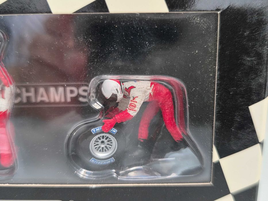 1/43 Minichamps Pit Stop Formula 1 Toyota Racing Set
