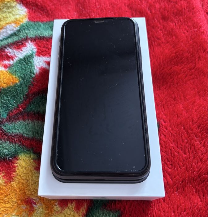 Айфон 11 продаю бу