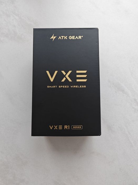 Белая игровая мышь VXE R1 PRO MAX