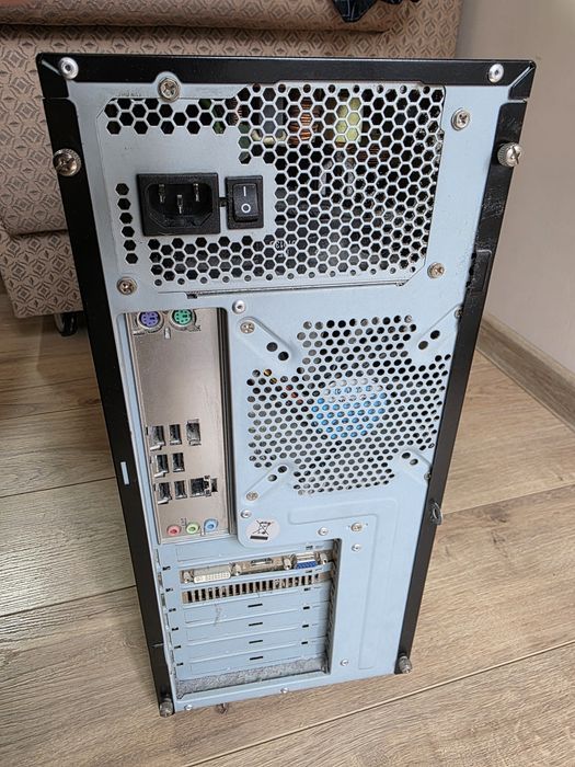 Настолен компютър Windows 10 лицензиран