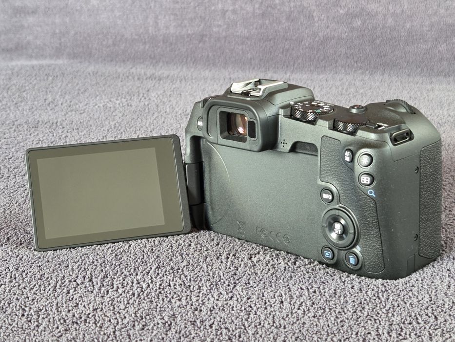Vând Canon EOS RP – Full Frame, 26.2 MP – NOU, sigilat, cu garanție 24 luni