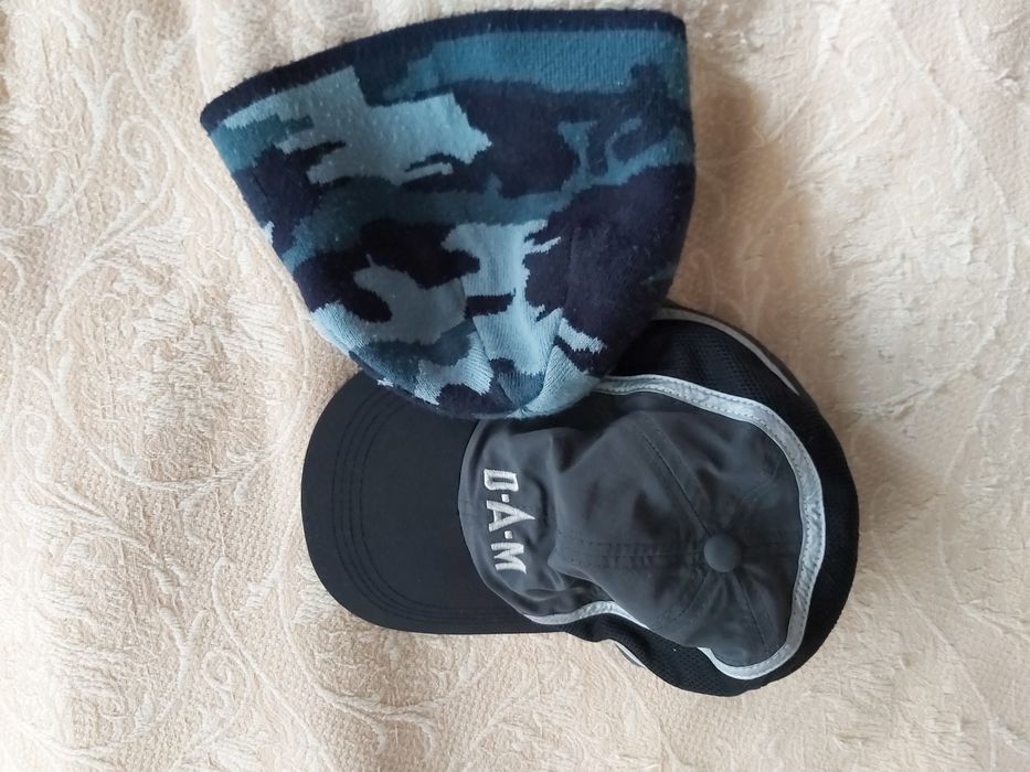 D A M, рибарска шапка с козирка+подарък камуфлаж фес.