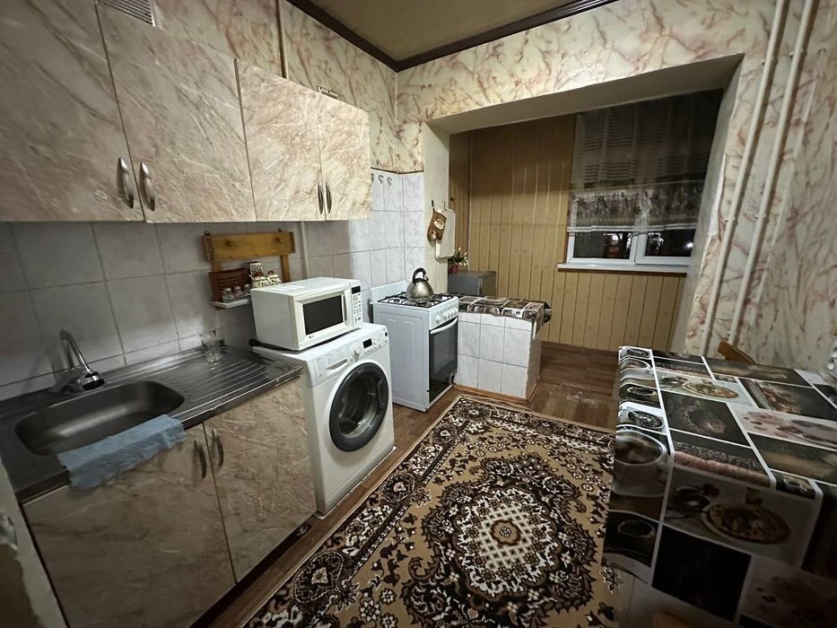 Сдается 1 комнатная квартира 
С обстановкой в горде Алмалыке