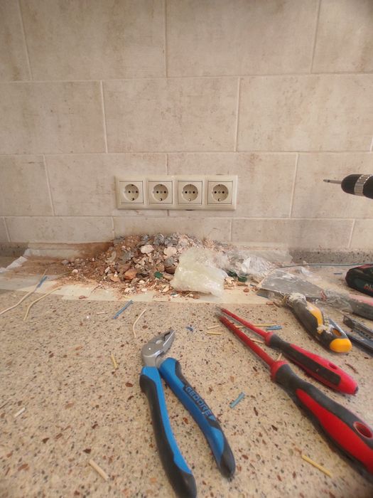 Электрик недорого круглосуточно, установка автомата, счётчик меркурий