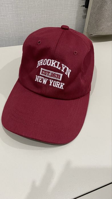 Кепка сатылады красный