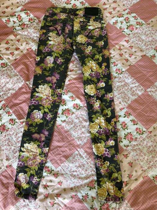 Флорални панталони
