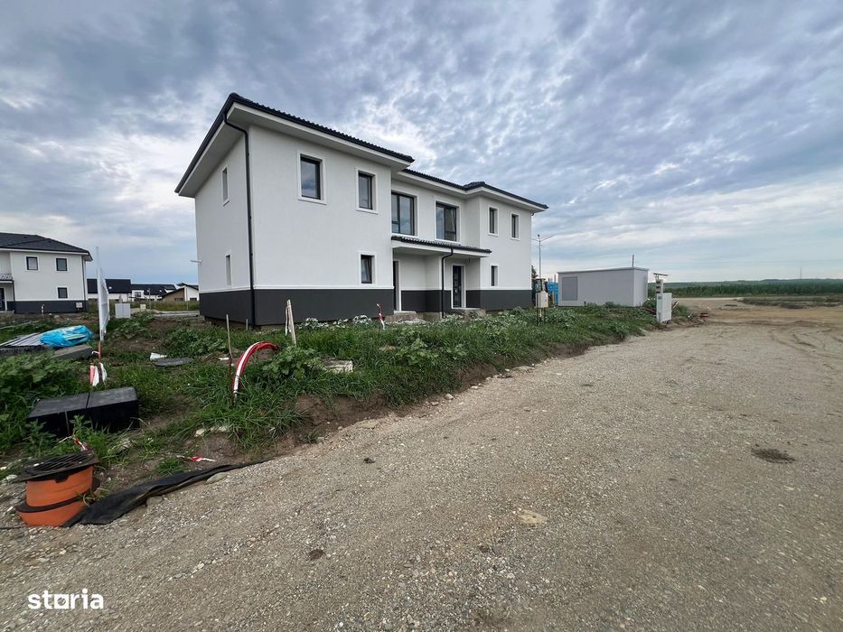 Casa Duplex cu pereti dublii, teren 300 mp - gard executat + Parcari
