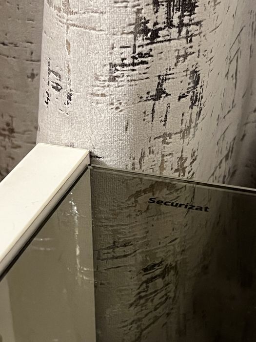 Masă pentru cafea cu geam de sticlă