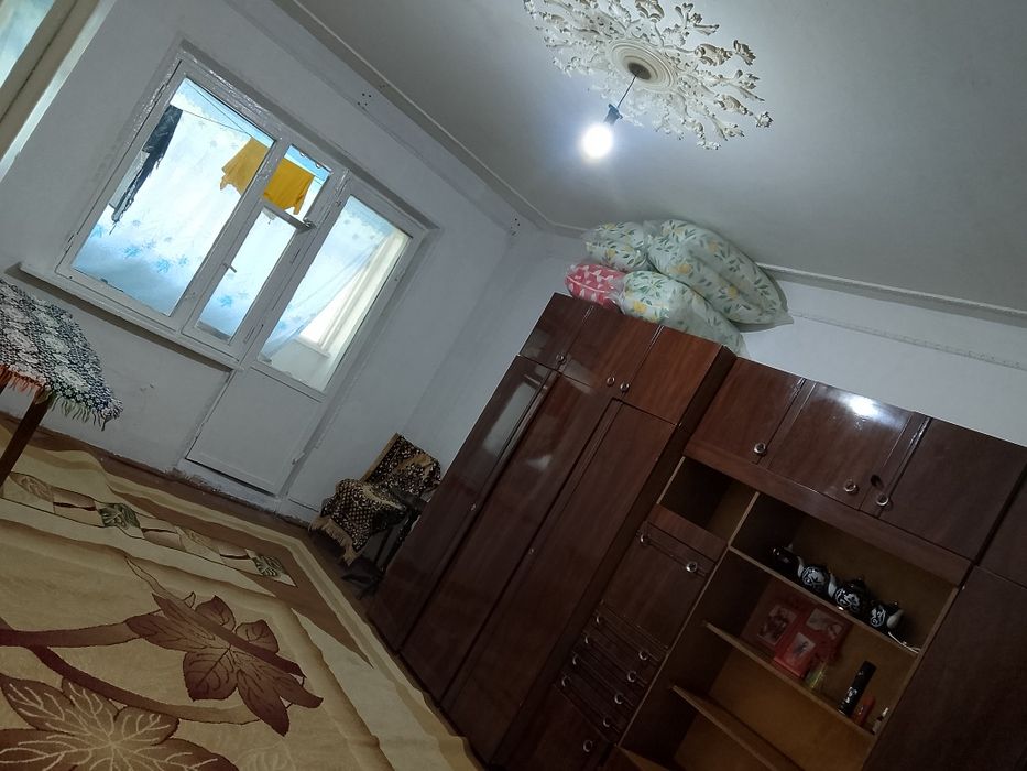 3- комнатная , 1 - ый этаж   5/5 ,срочно !!