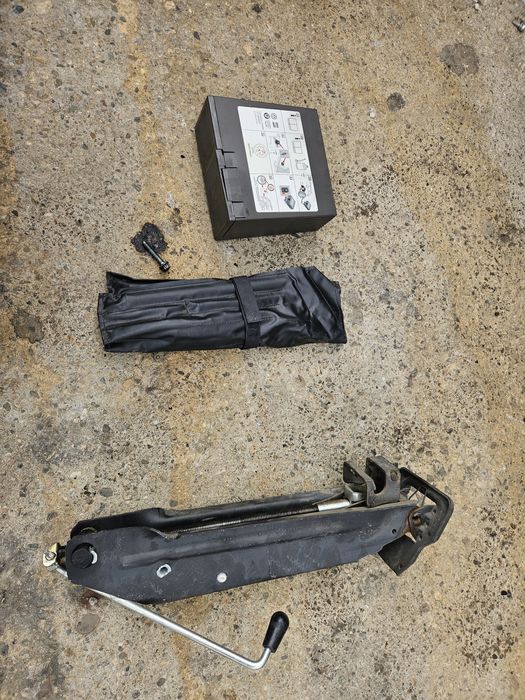 Рзервна гума патерица комплект за Audi Q5  195 75 18