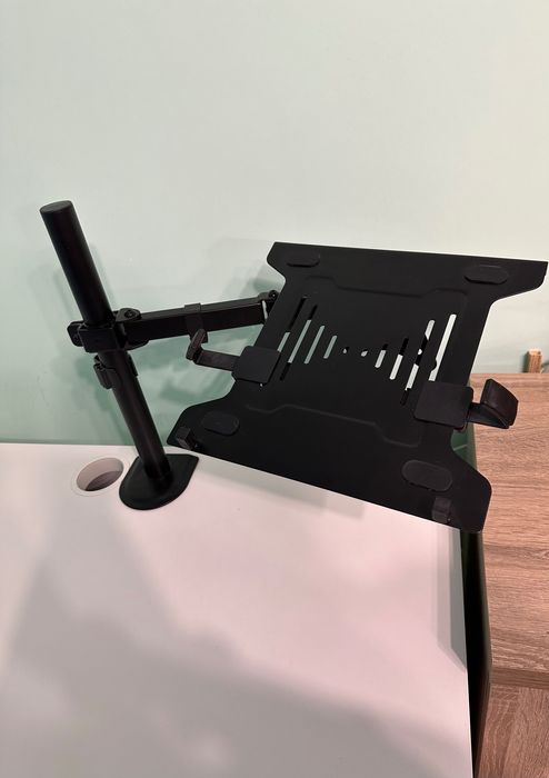 Бяло бюро от ИКЕА и стойка за монитор/ лаптоп