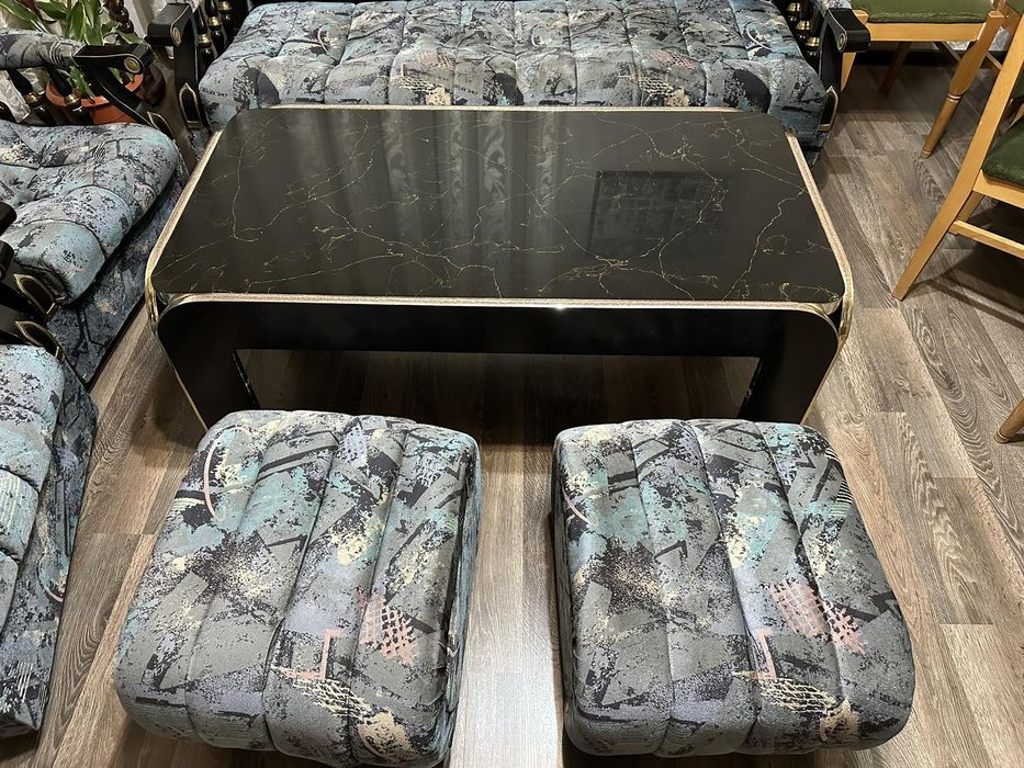 Холова гарнитура и маса