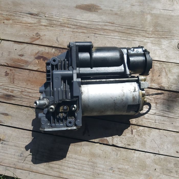 Vând compresor mercedes s class.W 221