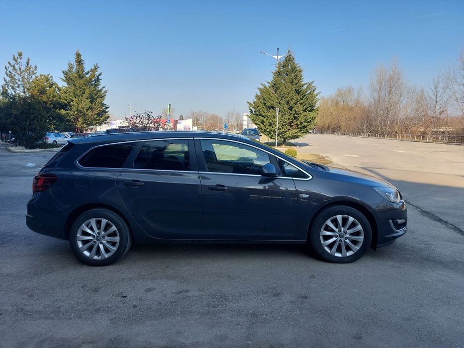 De vânzare Opel Astra J, an 2016, Full options, stare foarte bună. Pret 4700 Euro