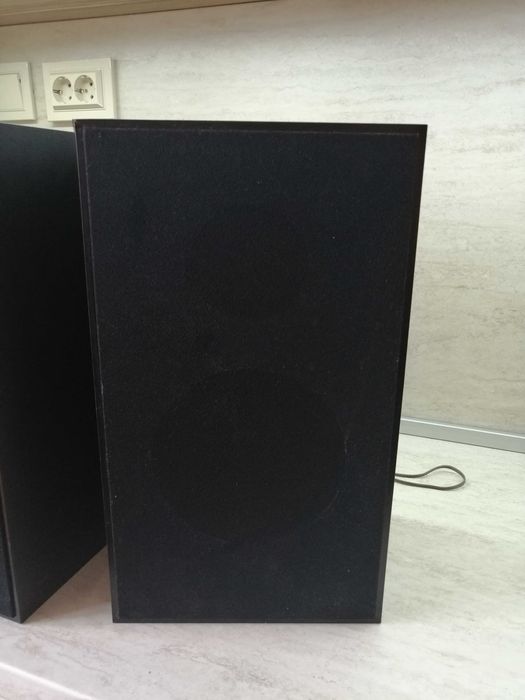 Тонколони Universum