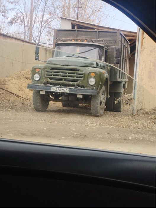 Zil yuk mashinasi sotiladi yaxshi holatda