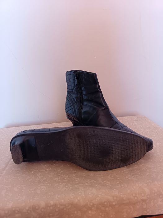 Cizmulițe piele neagră cu toc micuț